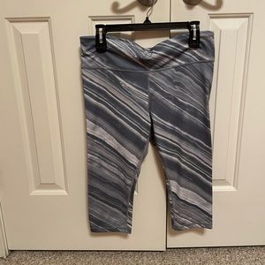GapFit Gray & White Capri Leggings
